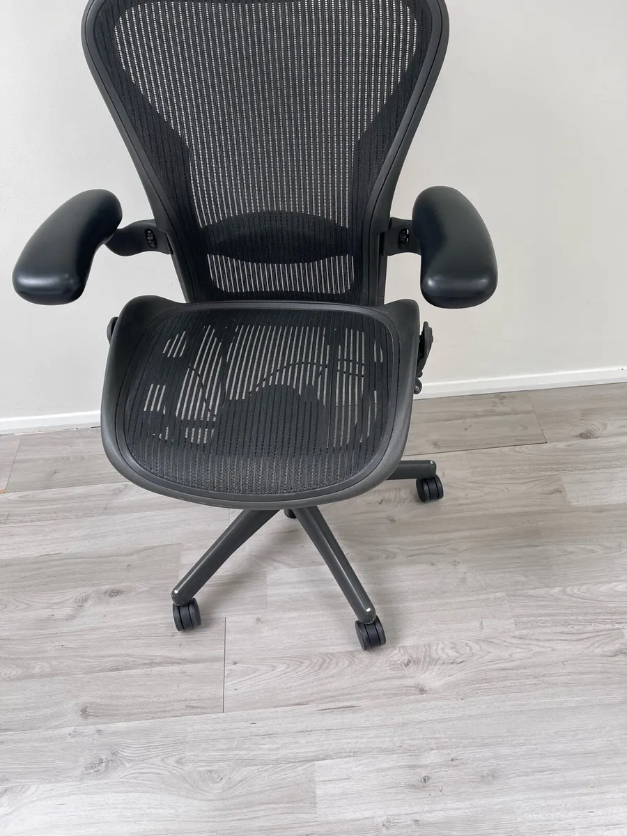 Herman miller Aeron Office Chair - Image 4