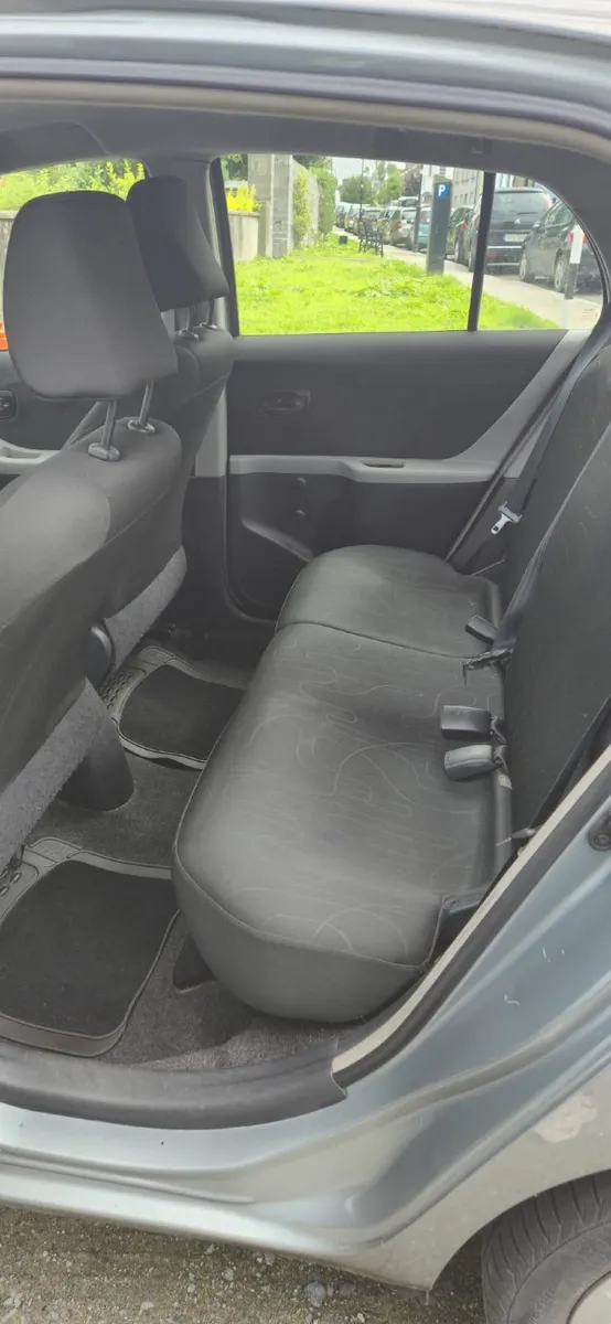 Toyota Yaris 2009 - Image 2