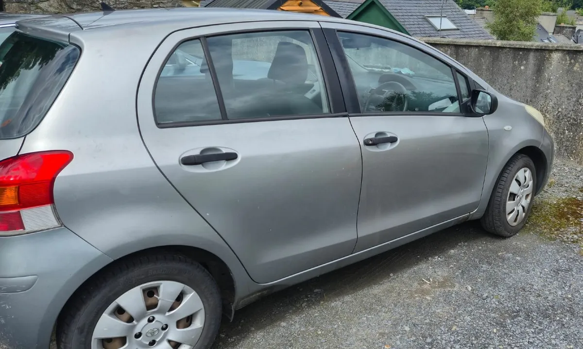 Toyota Yaris 2009 - Image 3