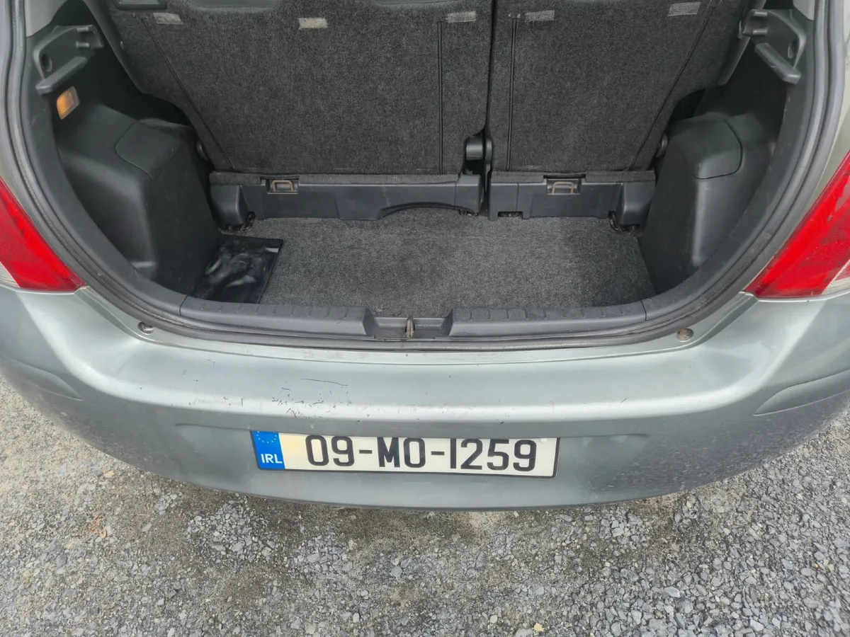 Toyota Yaris 2009 - Image 4