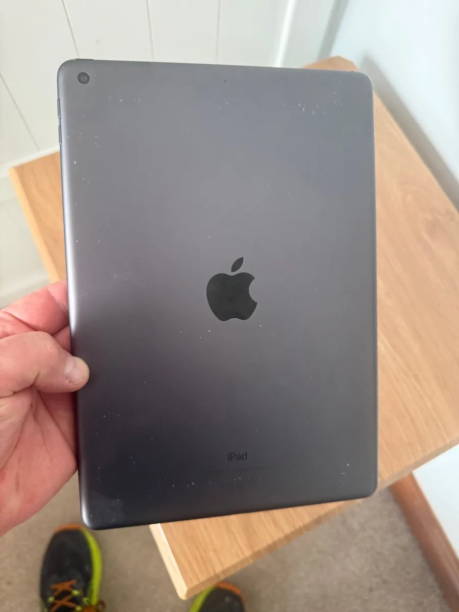 iPad 7 32G - Image 2