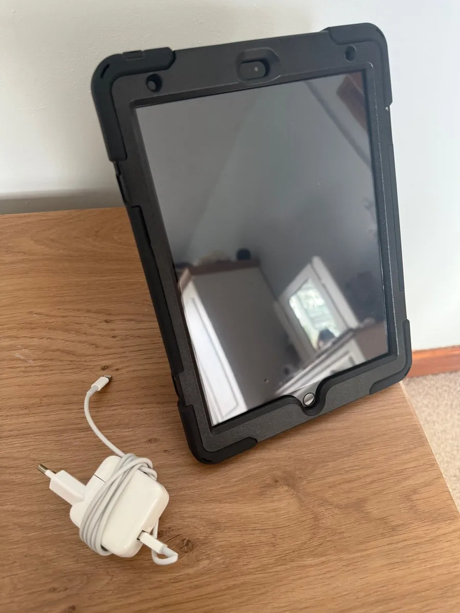 iPad 7 32G - Image 3