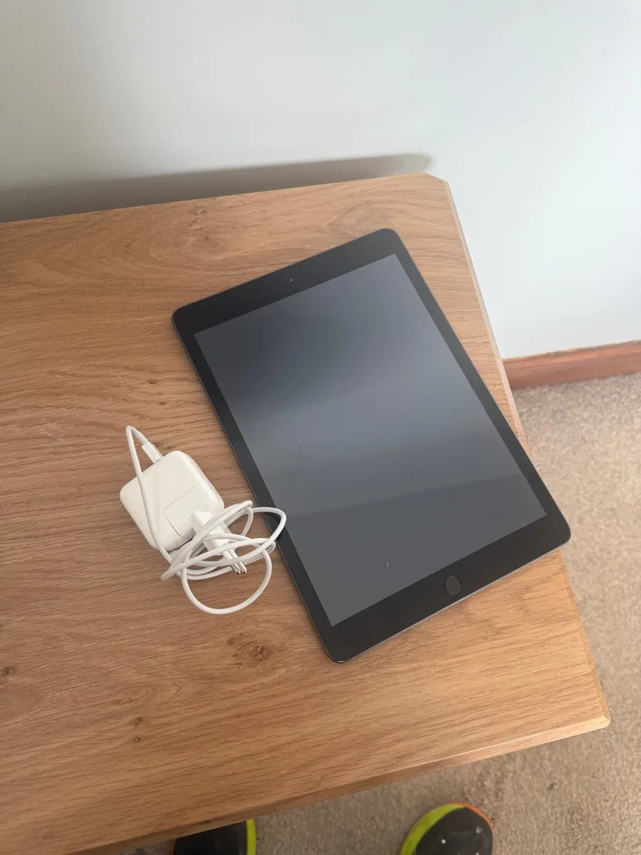 iPad 7 32G - Image 4