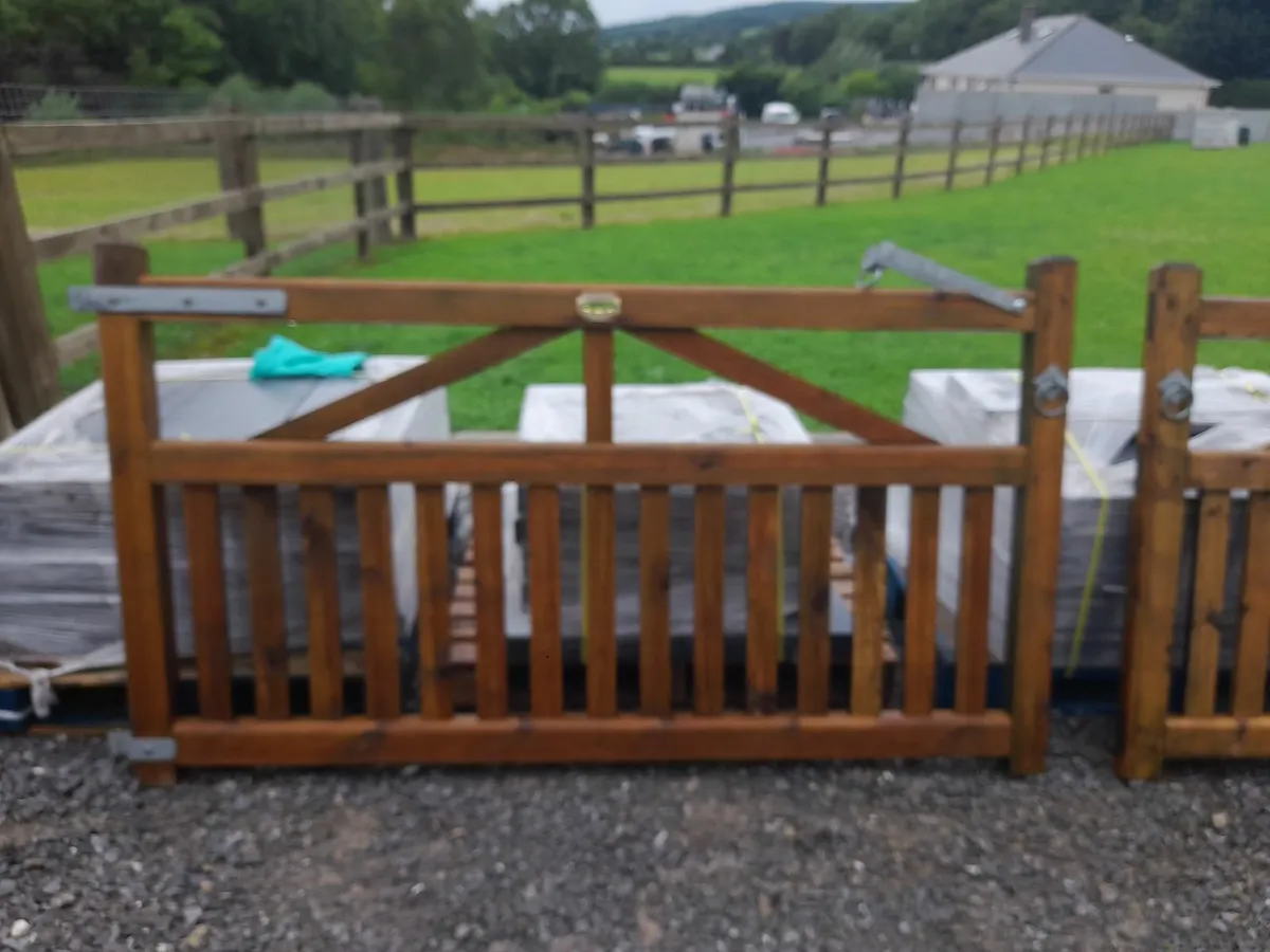 Timber Gates 7ft - Image 1