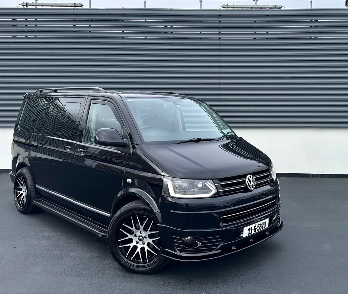 €23,500 Volkswagen Caravelle Executive DSG Auto - Image 1