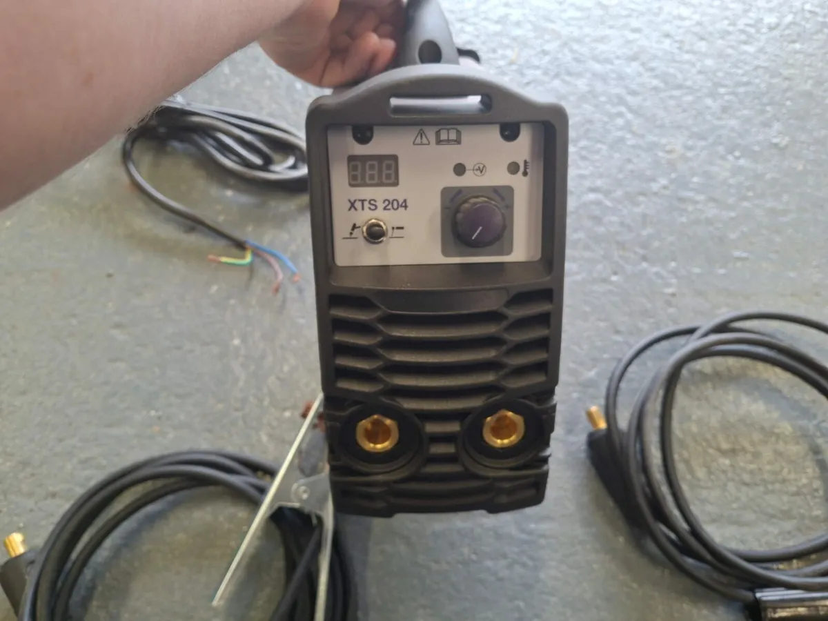 Parweld xts 204 welder - Image 1