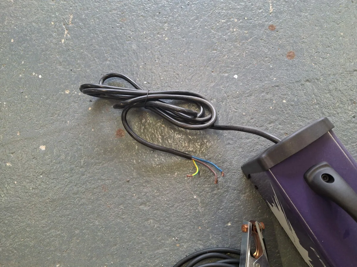 Parweld xts 204 welder - Image 3