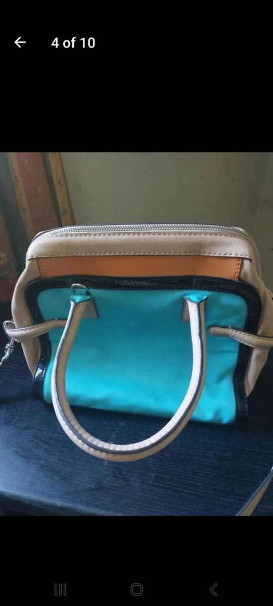 Guess handbag (free post) - Image 4