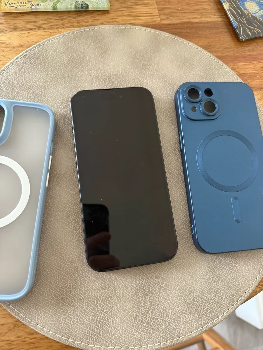 iPhone 15 - Image 3