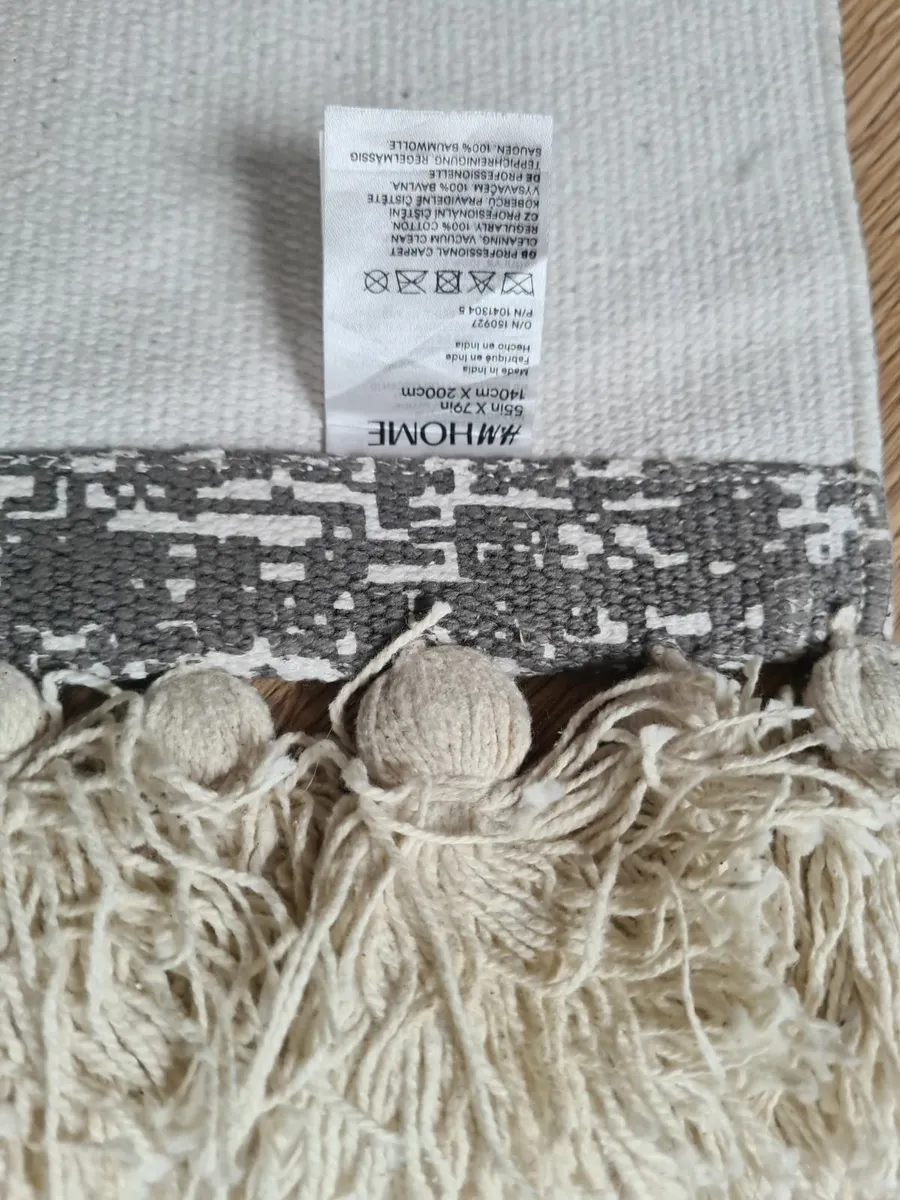 Beautiful Rug H&M home - Image 2