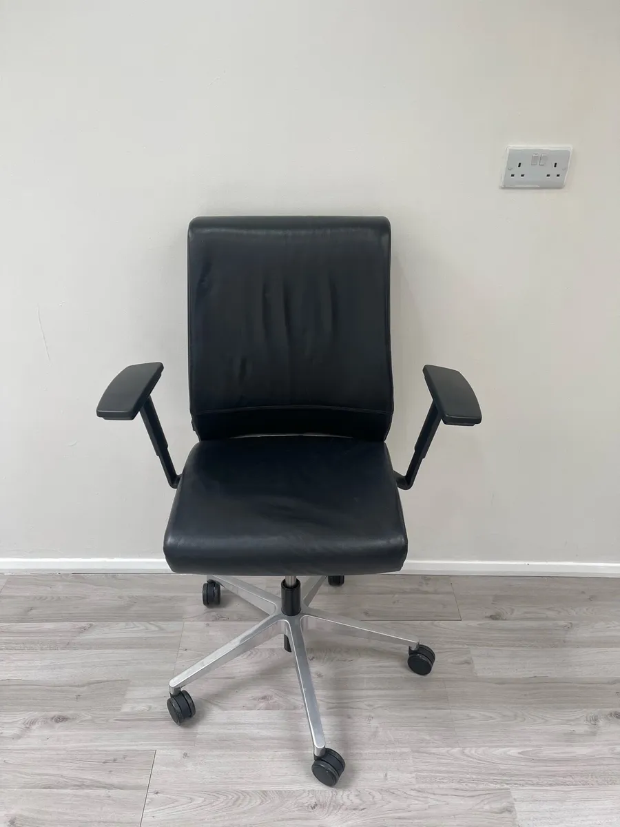 Steelcase Think V1 Ergonomics Office Chair - Image 1