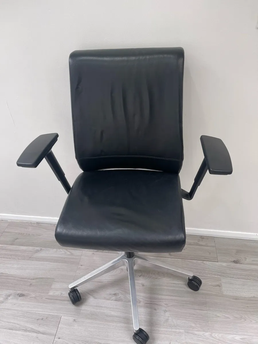 Steelcase Think V1 Ergonomics Office Chair - Image 2