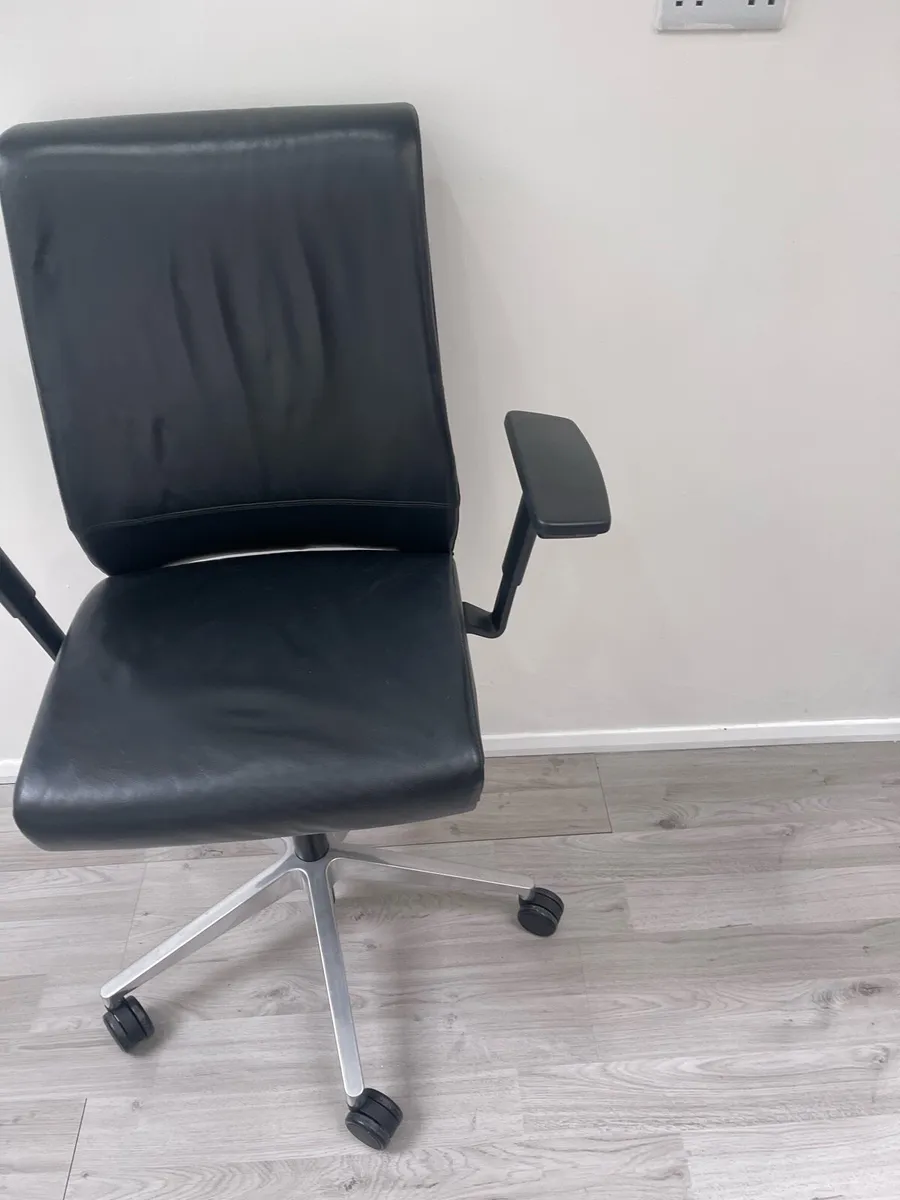 Steelcase Think V1 Ergonomics Office Chair - Image 3
