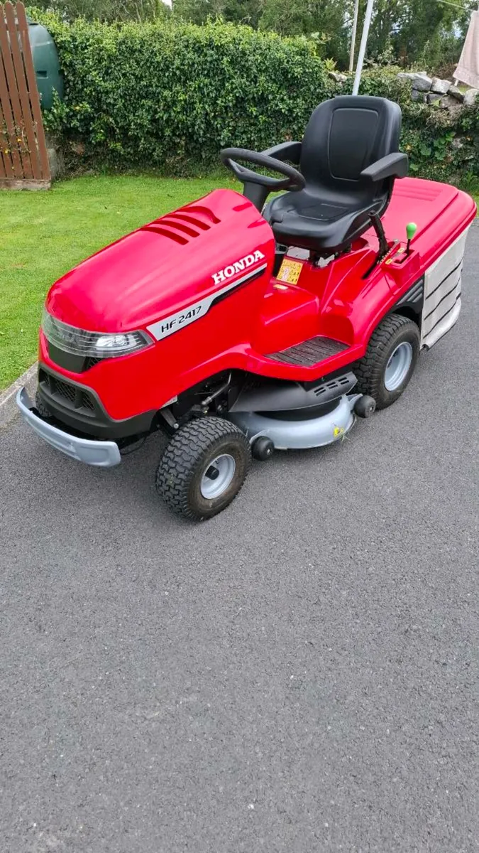 Ride on lawnmower - Image 1