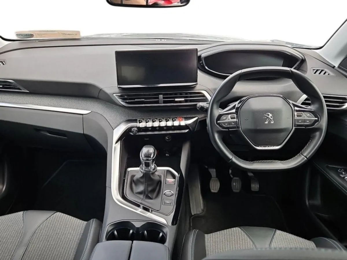 Peugeot 3008 1.2 Puretech 130bhp Allure - Image 2