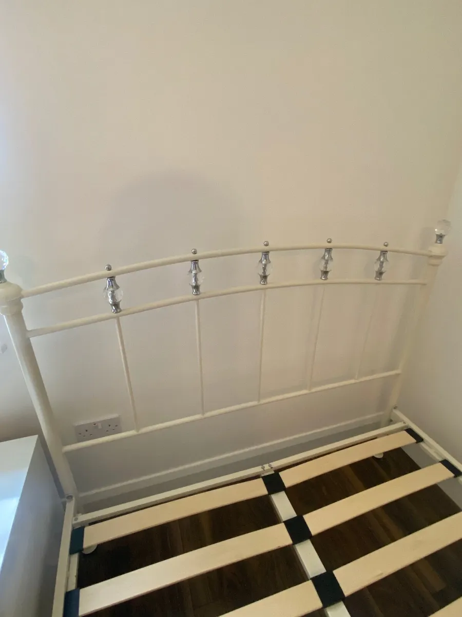 Steel bed frame with crystals - Image 2