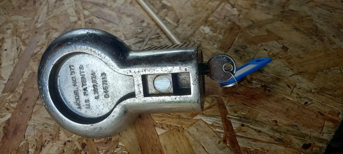 A trailer hitch lock - Image 1