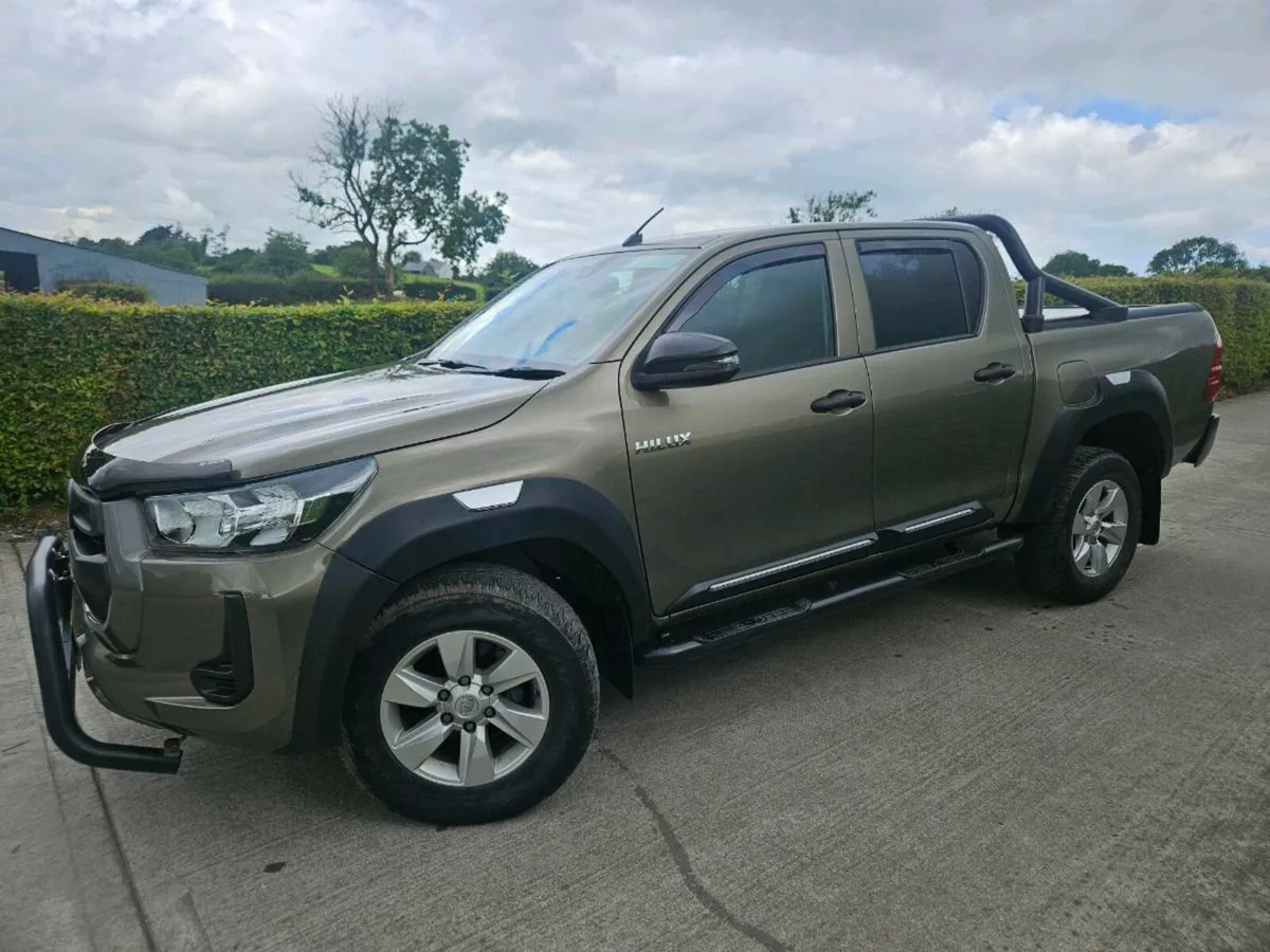 Toyota Hilux 2.4 232 reg 18k As New - Image 2