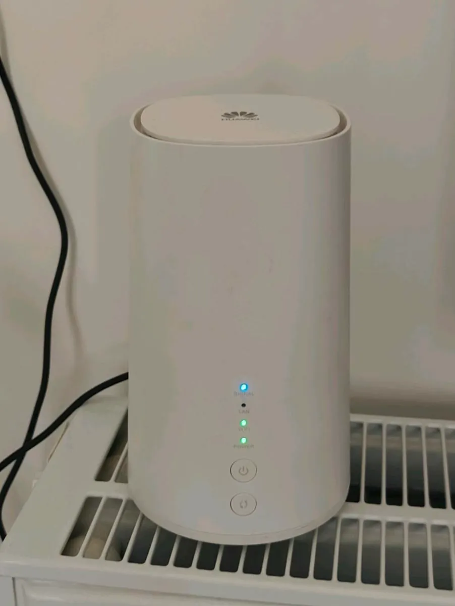 Huawei B528s-23a 4G Home Modem – Vodafone Locked - Image 1