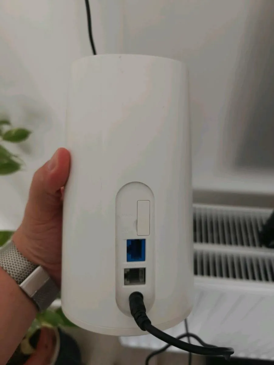 Huawei B528s-23a 4G Home Modem – Vodafone Locked - Image 4