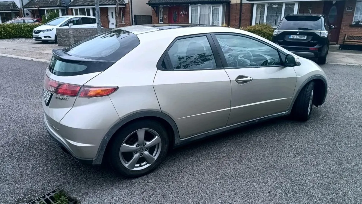Honda Civic 1.8 i-Vtec - Image 3