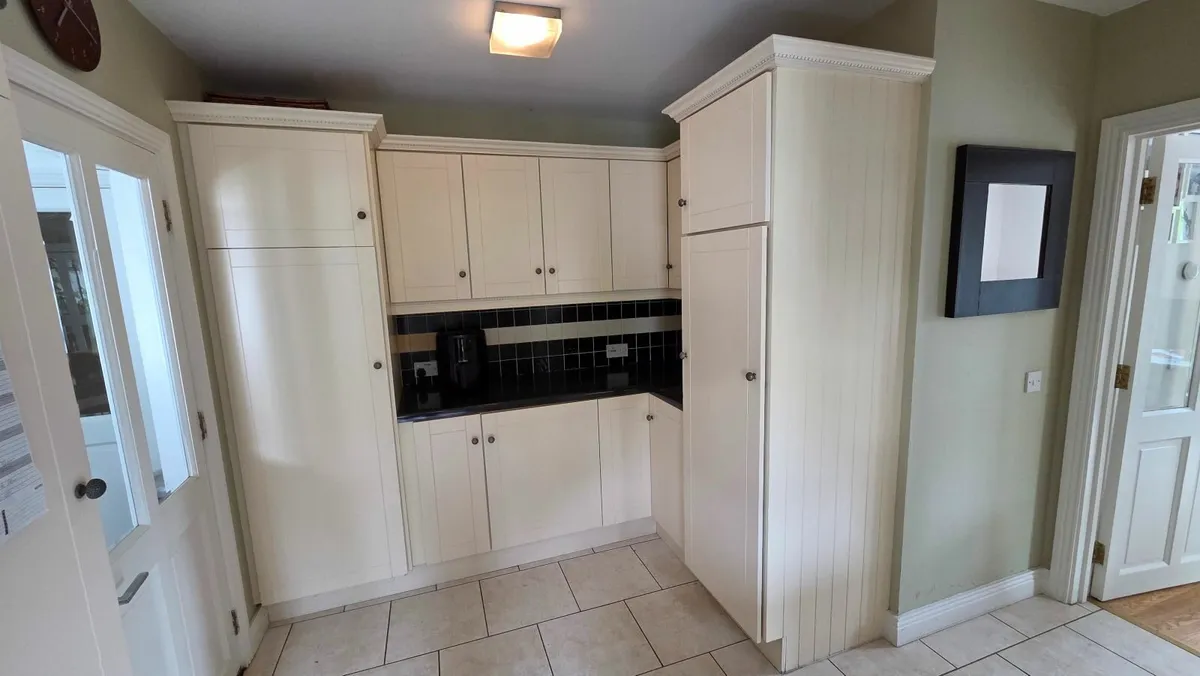 Kitchen Units, Incl. Pull Out Larder, Quick Sale! - Image 4