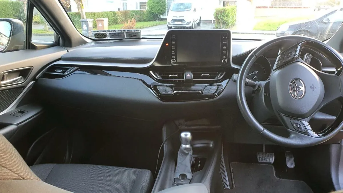 Toyota C-HR Luna  model 2020 - Image 2