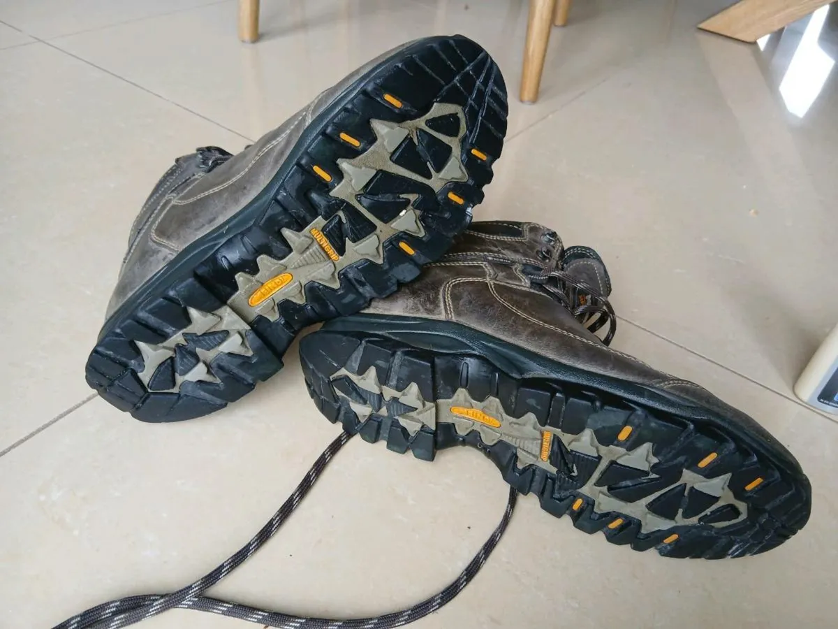 Meindl Hiking Boots. Size 9 - Image 2