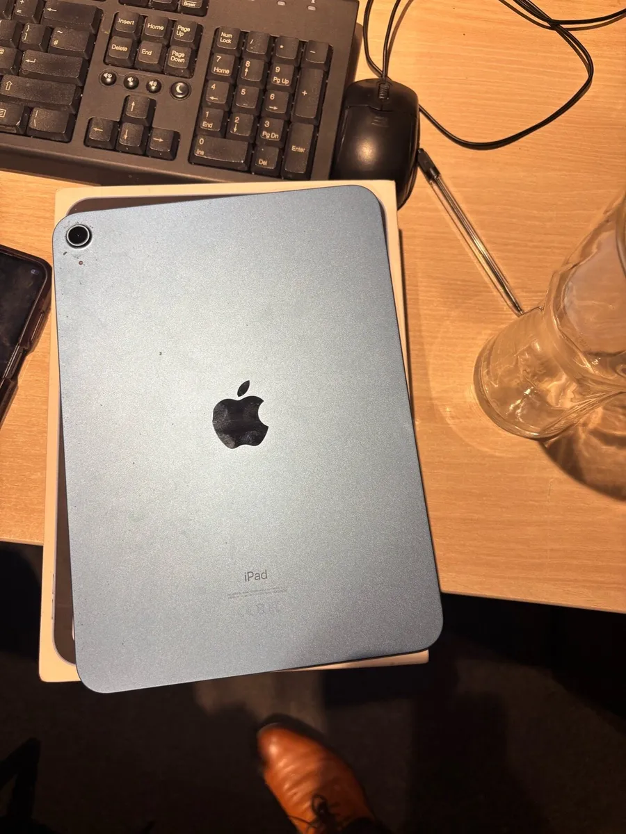 iPad 10th - Image 1