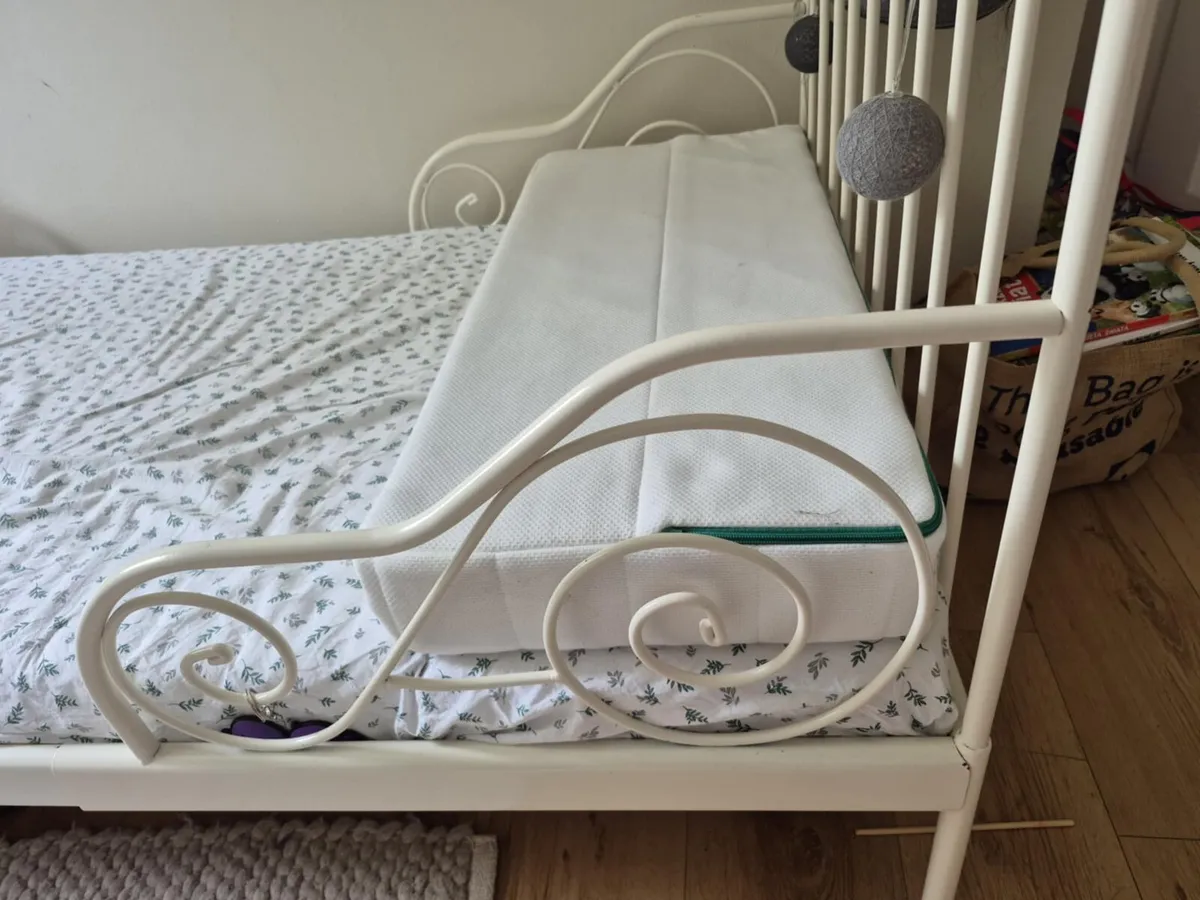 Single bed for child - Image 2