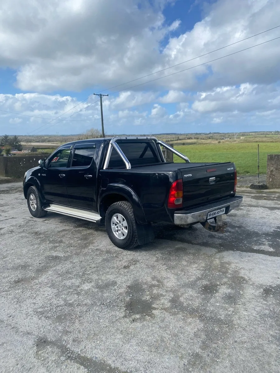 Toyota Hilux - Image 2