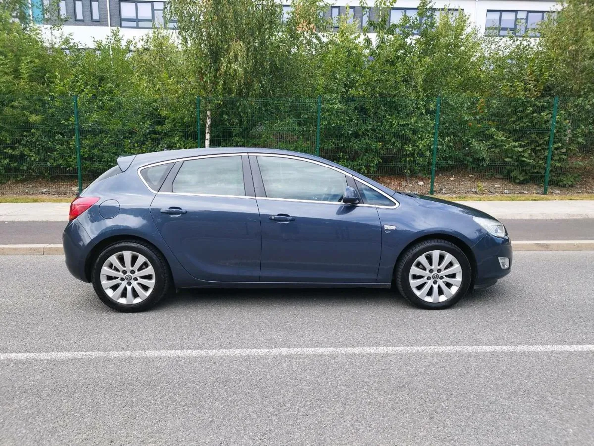 10 Opel Astra Elite 1.7CDTi NCT till 02/26 - Image 2