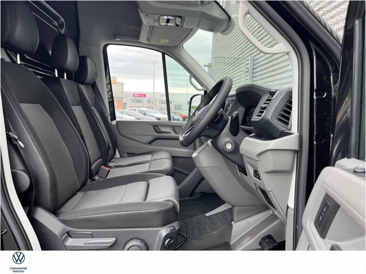 Volkswagen Crafter Highline 35 MWB 177HP A8F - Image 2