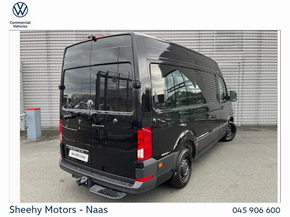 Volkswagen Crafter Highline 35 MWB 177HP A8F - Image 3