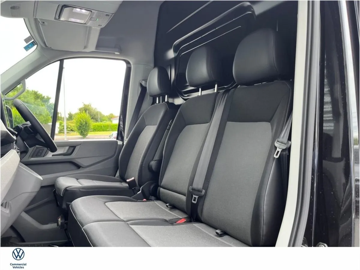 Volkswagen Crafter Highline 35 MWB 177HP A8F - Image 4