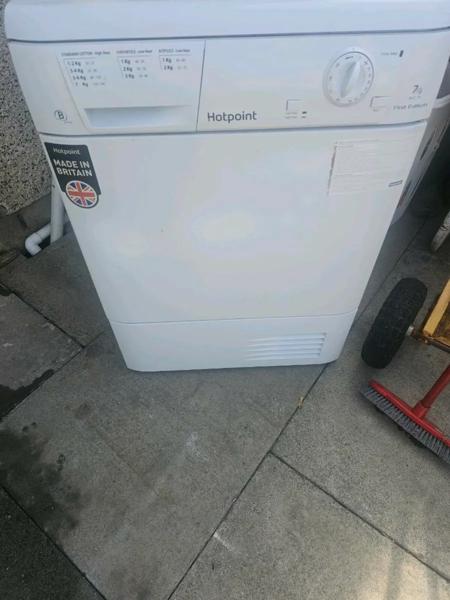 Hotpoint condenser dryer - Image 1