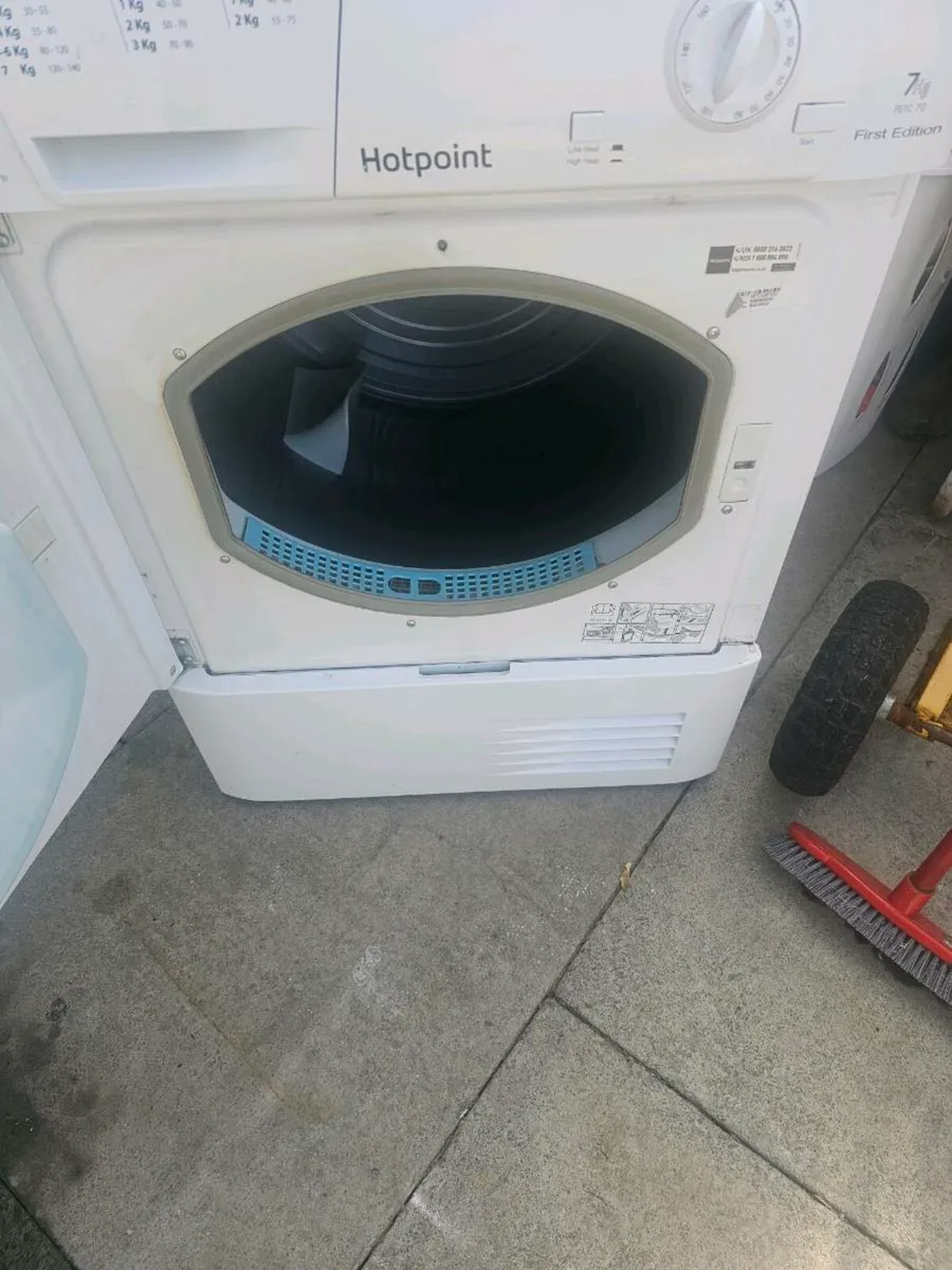 Hotpoint condenser dryer - Image 2