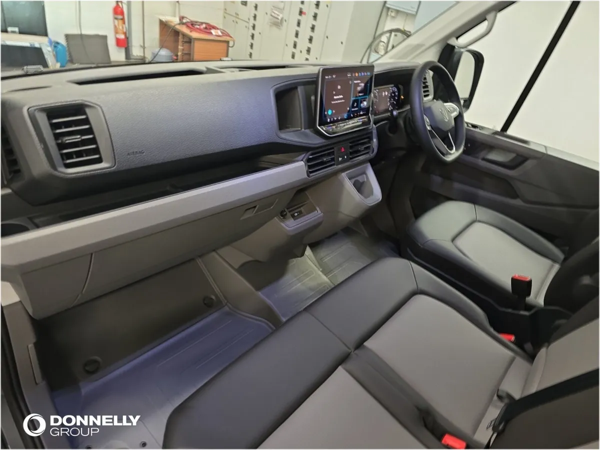 Volkswagen Crafter Cr35 Mwb Diesel 4motion Commerc - Image 2