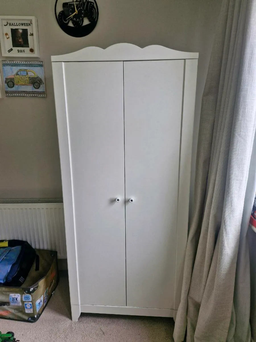 Kids wardrobe - Image 1