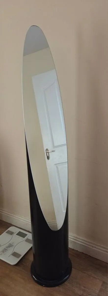 Bedroom mirror - Image 1