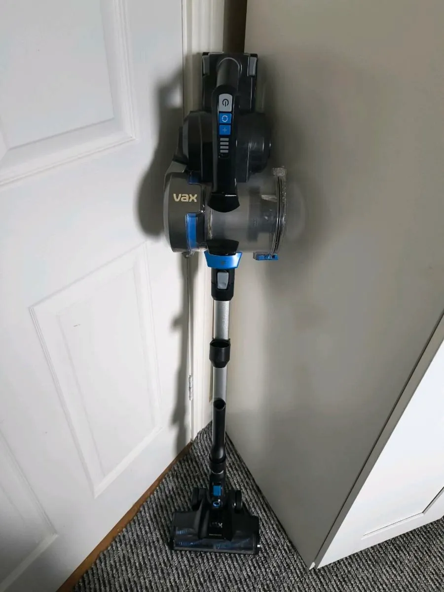 Vax Blade 3 Cordless Vacuum with 2 Batteries - Image 1