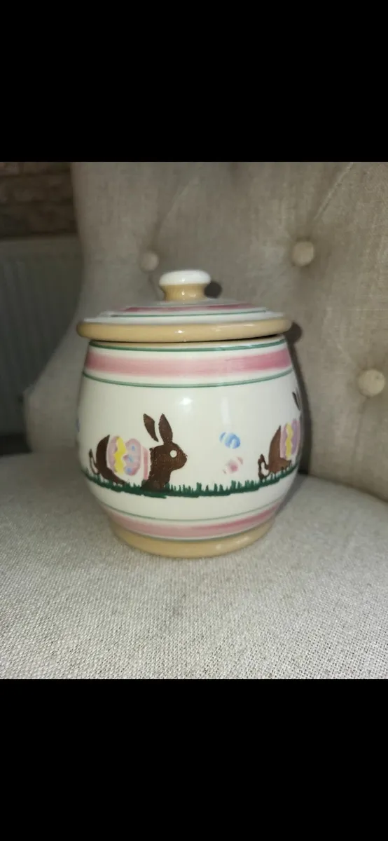 Nicholas mosse bunny lidded jar - Image 1