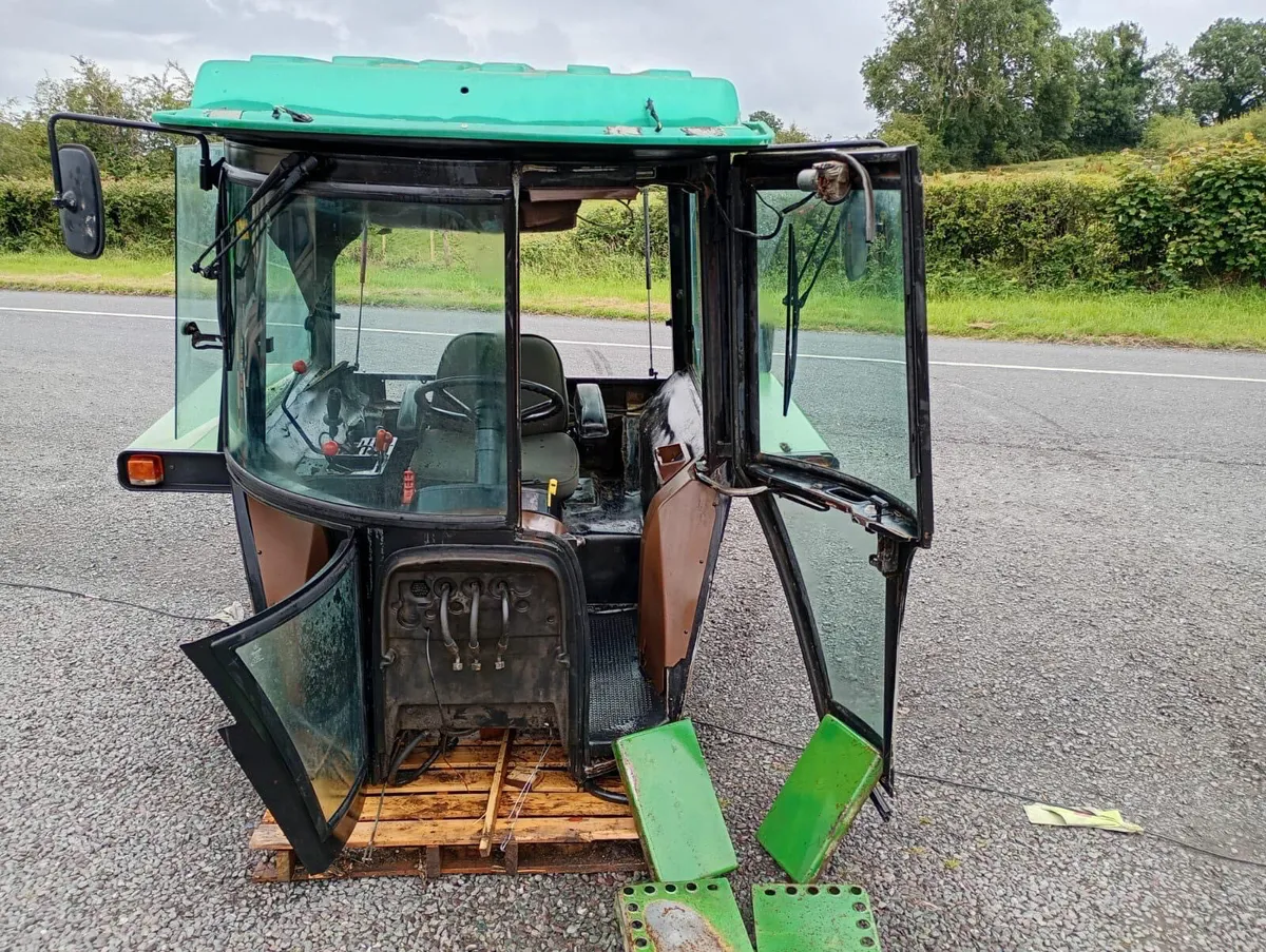 John Deere 50 Series Cab - Image 1