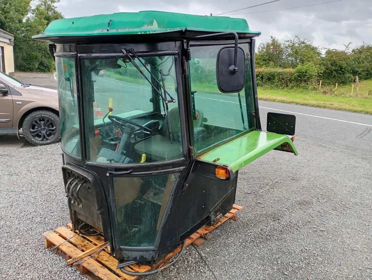 John Deere 50 Series Cab - Image 3