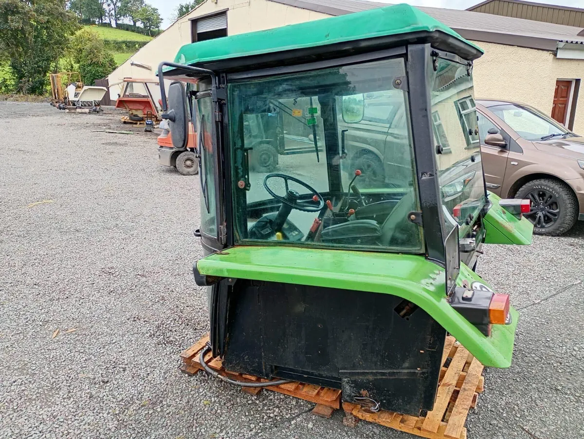 John Deere 50 Series Cab - Image 4