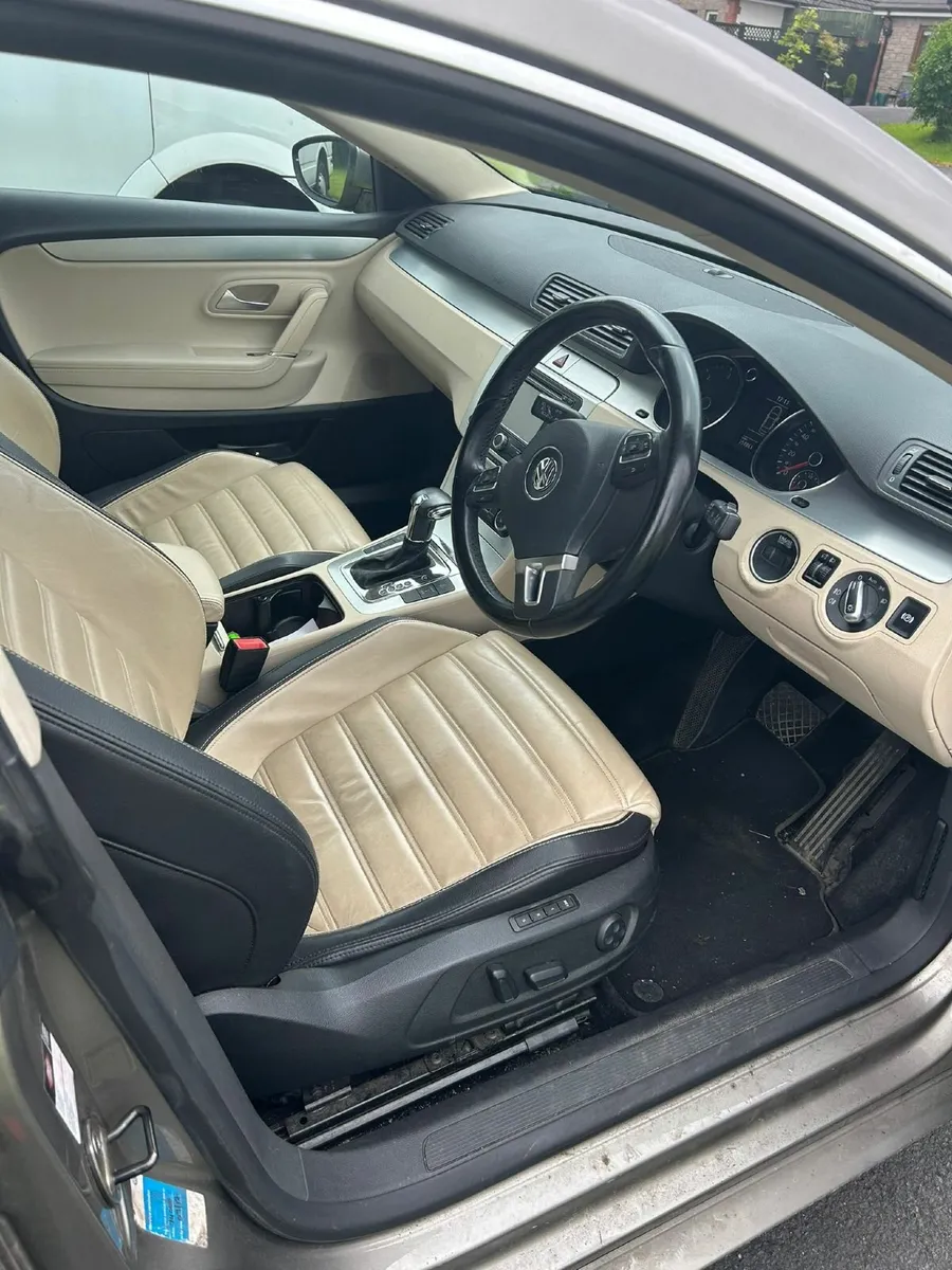 Volkswagen Passat 2010 - Image 1