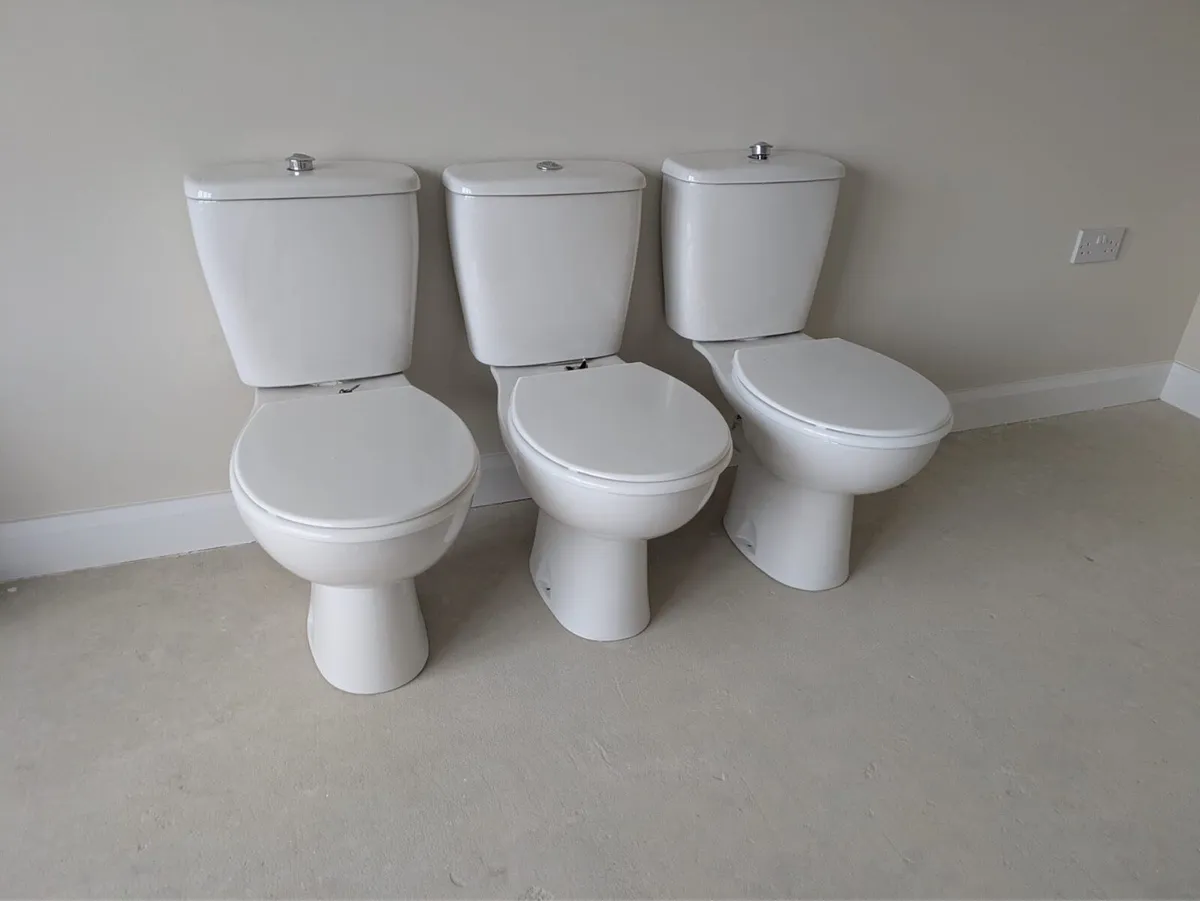 x3 Toilets