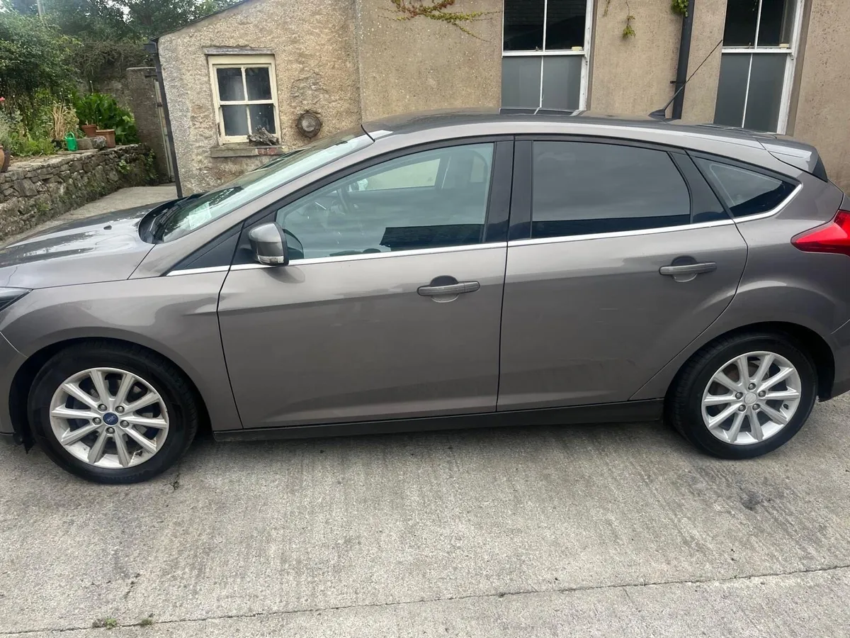 Ford Focus 1.5tdci  Titanium - Image 3