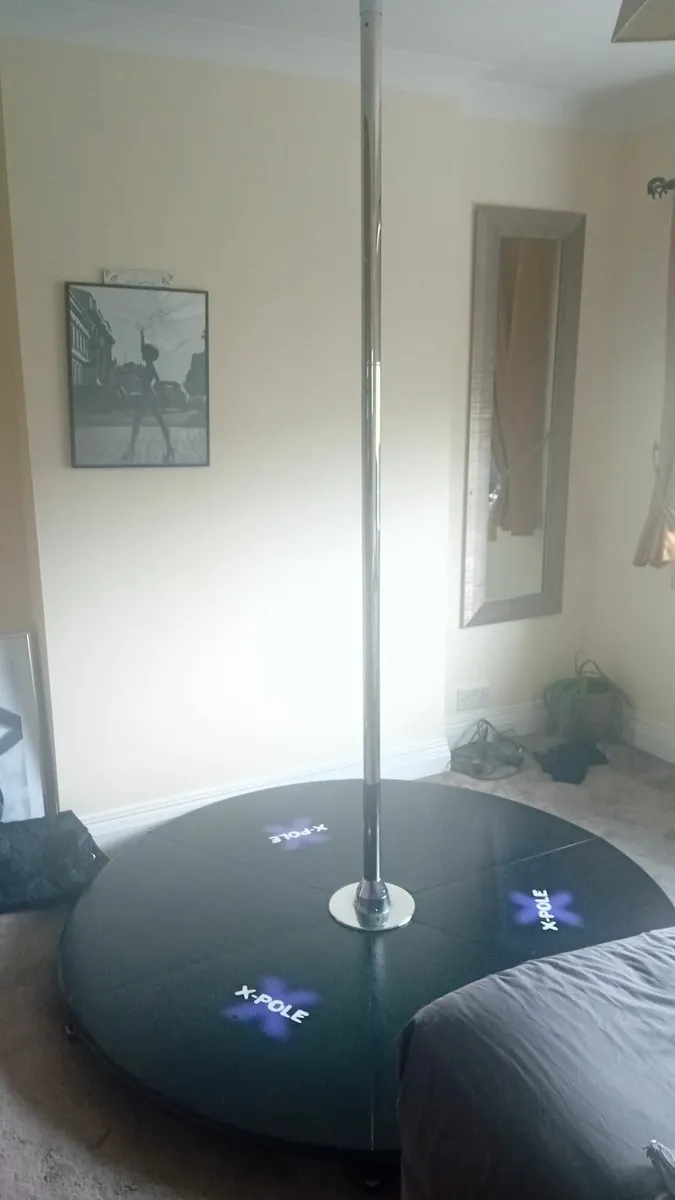 Pole dancing podium - Image 1