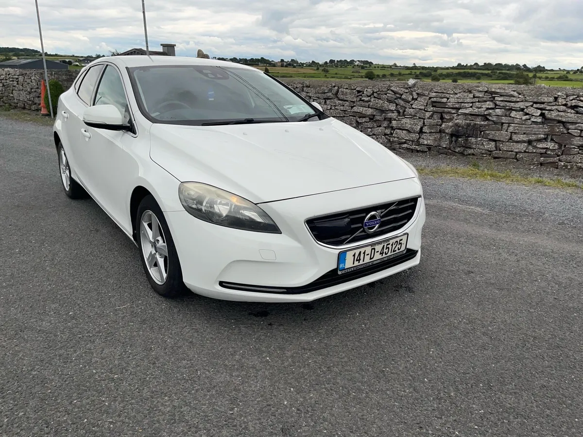 2014 Volvo V40 - Image 1